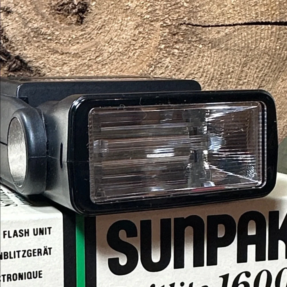 SUNPAK Softlite 1600A Automatic Exposure Control Camera Flash